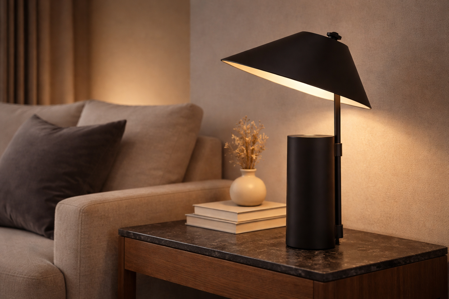 CAST METAL TABLE LAMP WITH SHADE